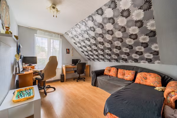 Csömörön nappali+5 szobás ház - Szoba - 13 m² nagyságú