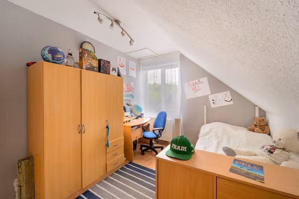 Csömörön nappali+5 szobás ház - Szoba - 11 m² nagyságú