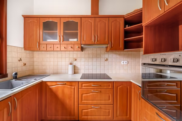 Dömösön, tágas, napfényes otthon parkosítot kerttel és prémium extrákkal - Konyha - 6.5 m² nagyságú