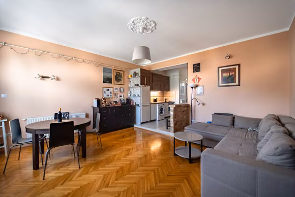 II. emeleti teljeskörűen felújított, otthonosan kialkított - Nappali - 22 m² nagyságú